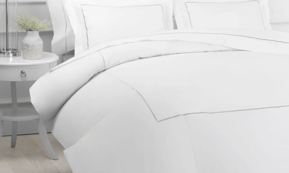 Melange Home Full Size Luxury Duvet Cover 100% Cotton White Hotel Border Stripe